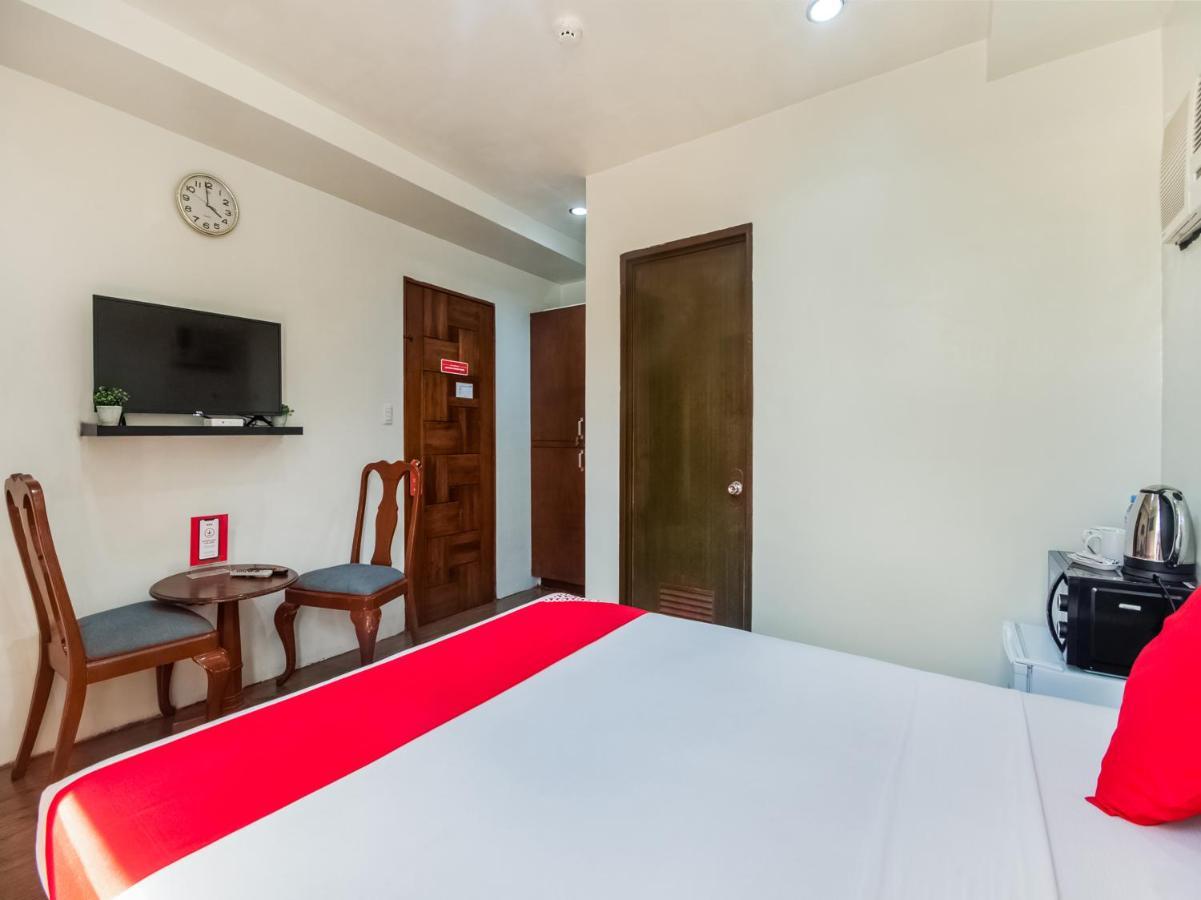 Oyo 443 Maria Cristina Arcade Suites Cebu Екстер'єр фото